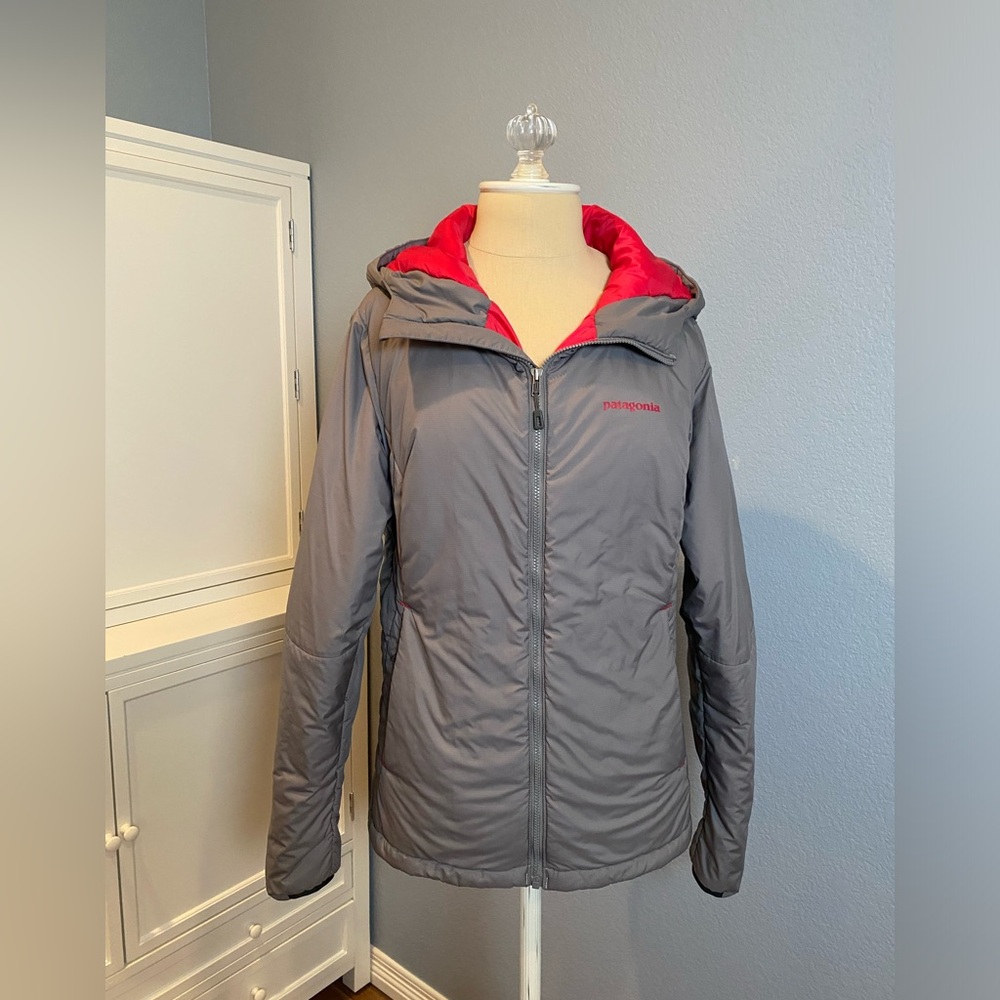Patagonia Gray Jacket with Red Lining - Picture 1 of 12